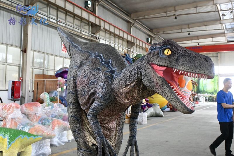 迅猛龙穿戴表演服