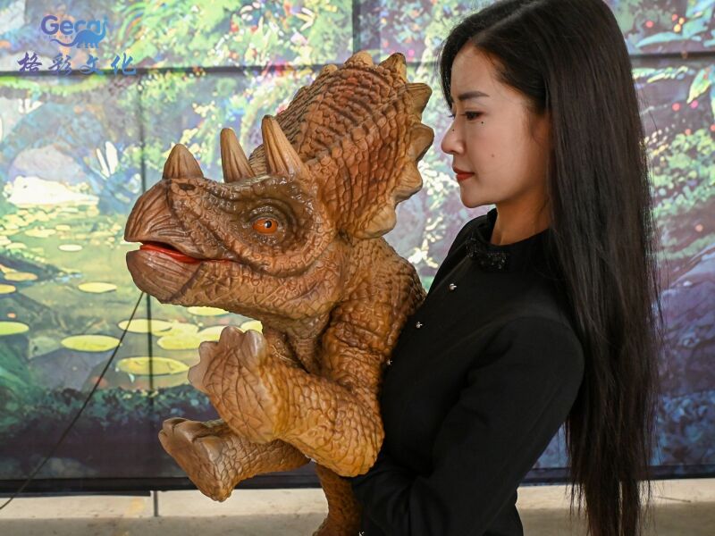 棕色三角龙手偶