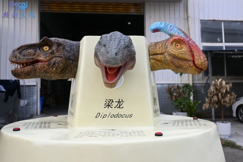 恐龙科普展示台