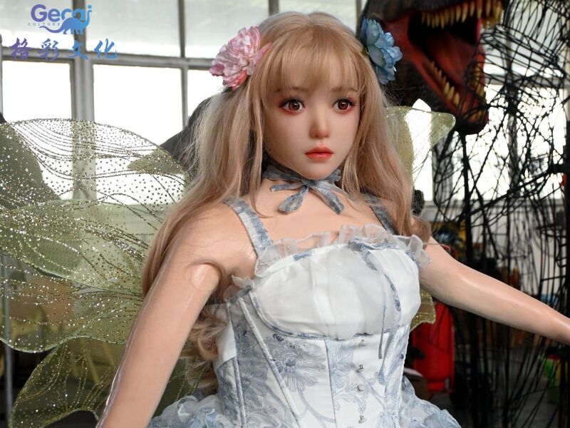 仿真少女人偶模型